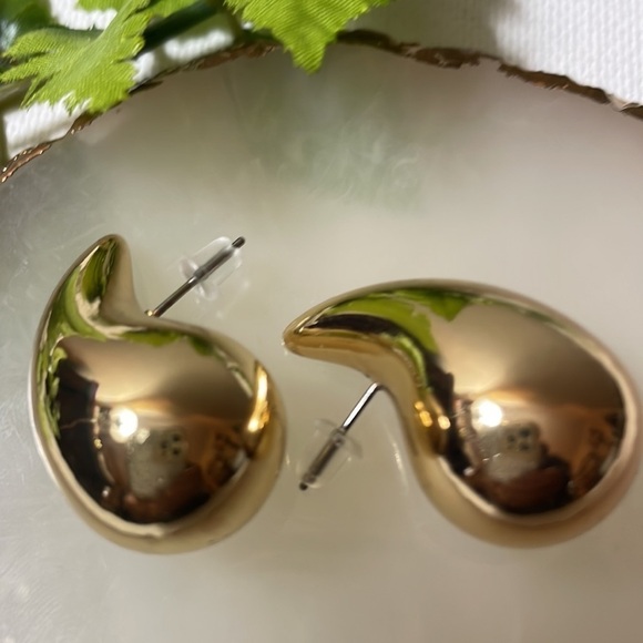 Zara Tear Drop Bottega Gold Earrings - Picture 8 of 16